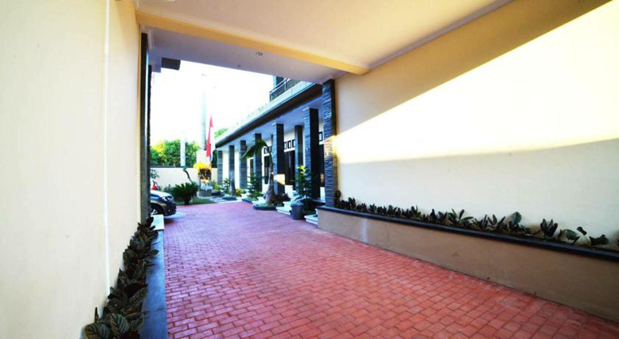 Ratu Guest House Kuta Selatan Ngoại thất bức ảnh