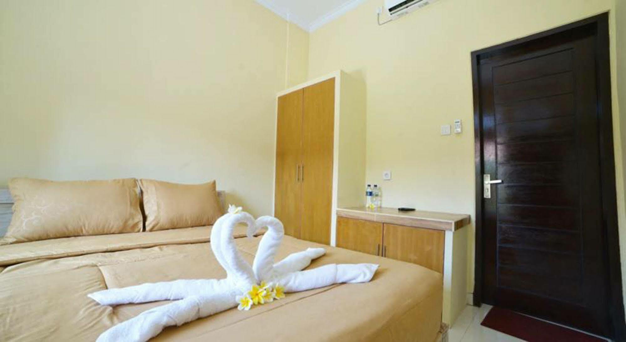 Ratu Guest House Kuta Selatan Ngoại thất bức ảnh