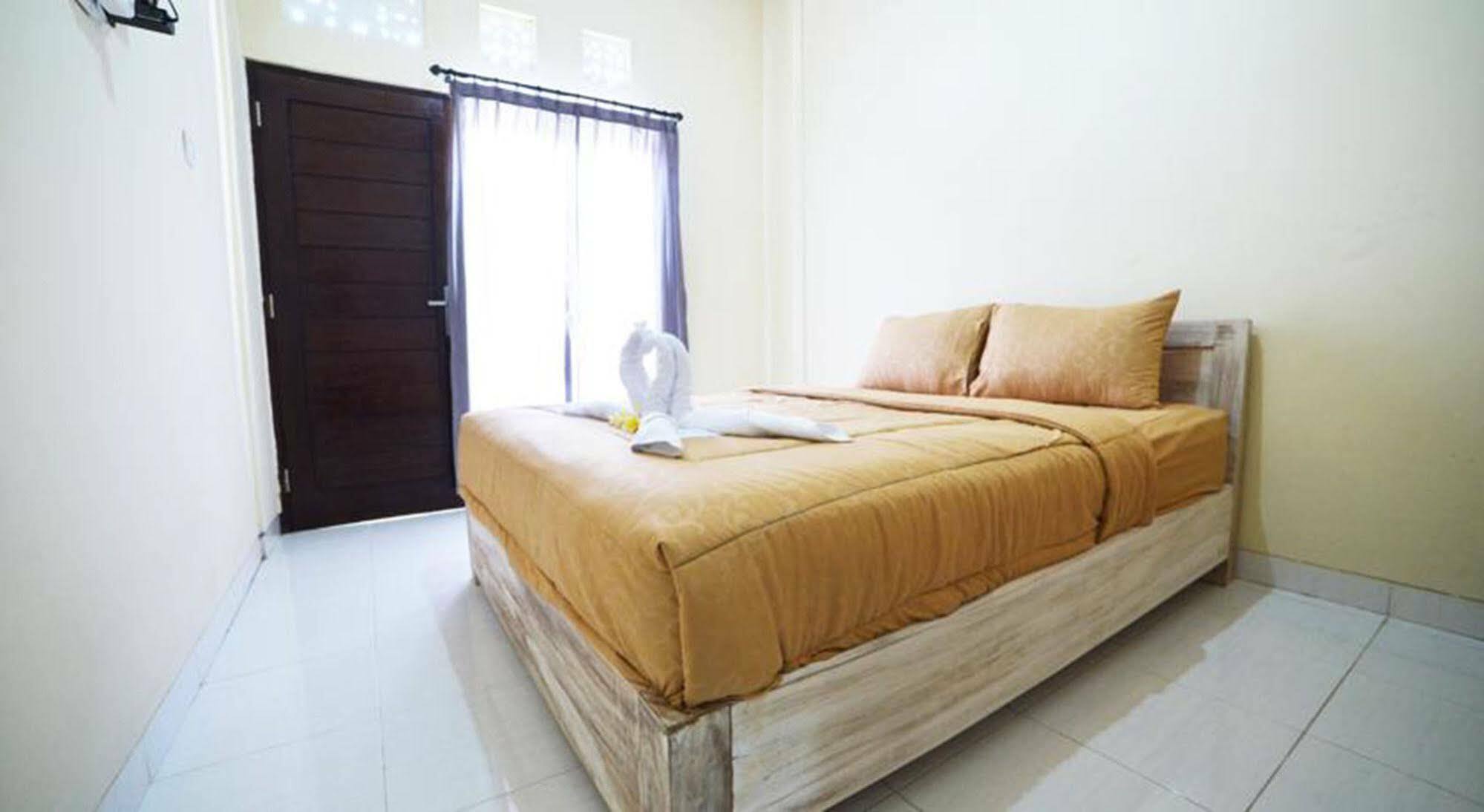 Ratu Guest House Kuta Selatan Ngoại thất bức ảnh